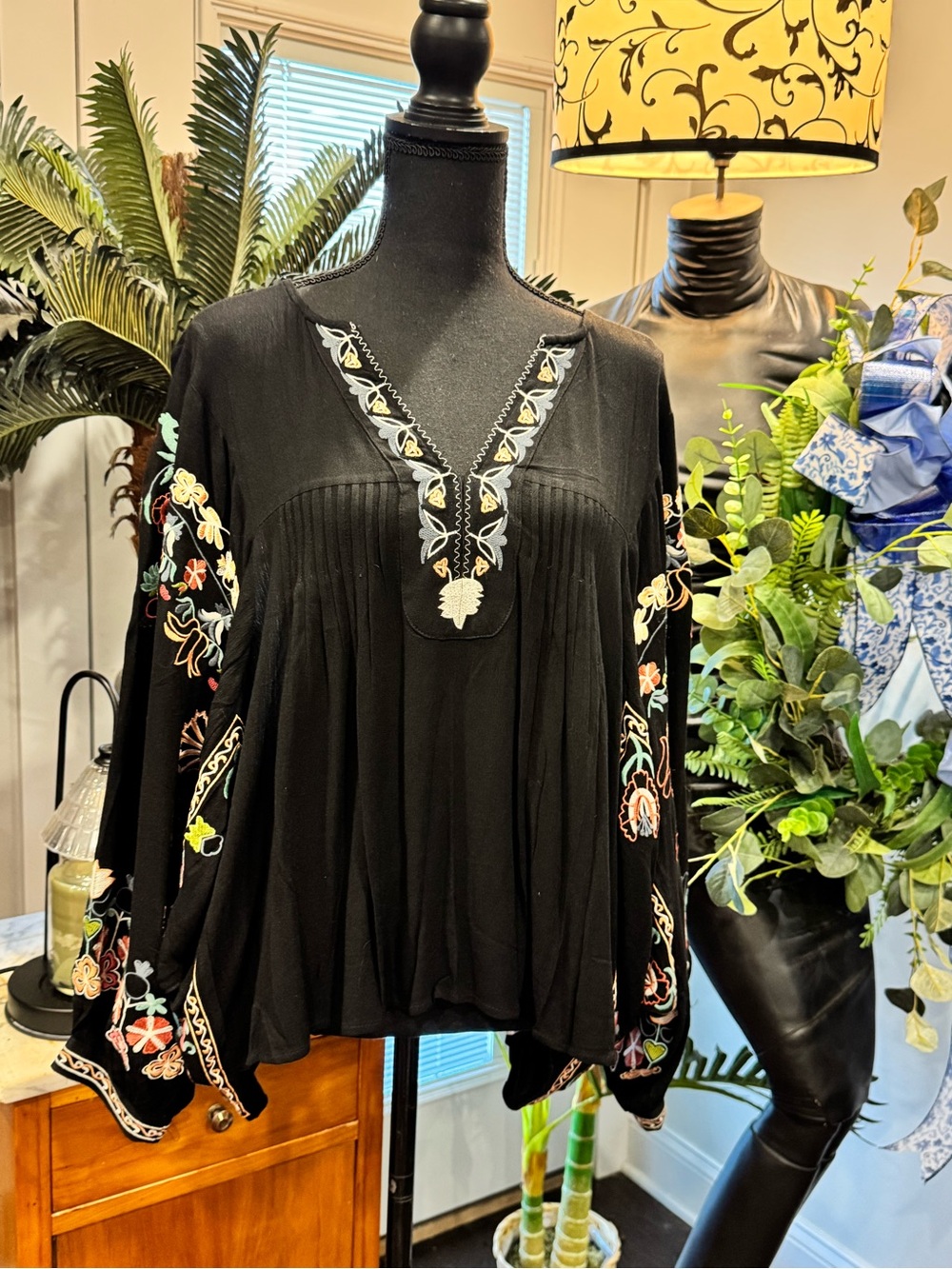 Embroidered Three Birds Neat V-Neck Black Peasant Top